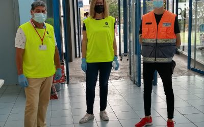 GRAN LABOR DE LOS MÁS DE 30 VOLUNTARIOS EN EL CENTRO DE VACUNACIÓN DEL CENTRO MUNICIPAL DE OCIO (CMO)