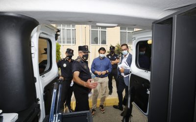 PRESENTADOS CUATRO NUEVOS FURGONES DE LA POLICÍA LOCAL DESTINADOS A VARIAS UNIDADES DE SERVICIO