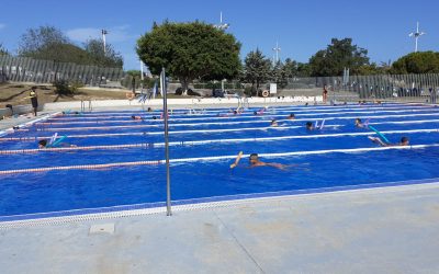 MÁS DE 300 NIÑOS Y NIÑAS, DE LOS 2 A LOS 16 AÑOS, HAN DISFRUTADO DE LOS CURSOS DE NATACIÓN MUNICIPALES