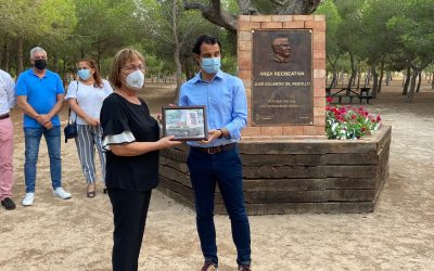 Emotivo homenaje al exconcejal del Ayuntamiento de Torrevieja, José Eduardo Gil Rebollo, coincidiendo con el primer aniversario de su fallecimiento