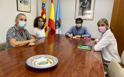 EL ALCALDE SE REÚNE CON LAS REPRESENTANTES DEL SERVICIO DE ANÁLISIS CLÍNICO DE LOS DEPARTAMENTOS DE SALUD DE TORREVIEJA Y DEL VINALOPÓ