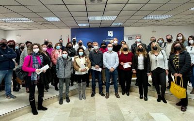 HOY COMIENZAN A TRABAJAR 38 PERSONAS DESEMPLEADAS MAYORES DE 30 AÑOS PARA REFORZAR LOS DEPARTAMENTO MUNICIPALES