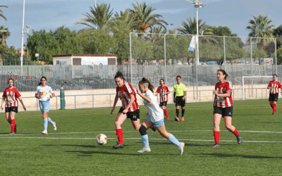 Los jugadores y jugadoras del CF Torrevieja CF ganan en sus partidos por el mismo resultado (4-0 y 0-4)