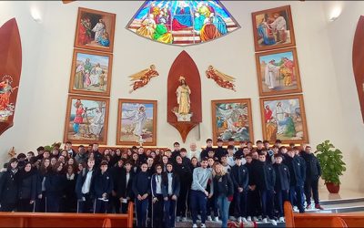 La Puerta Santa se abrió para recibir a los alumnos de 3º y 4º de la ESO del Colegio “La Purísima”
