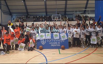 Gran particiàción en la primera jornada de la Liga Escolar de Baloncesto dentro del programa “Deporte para todos”