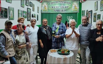 Risas y nostalgia en la Casa de Andalucía de la mano del Grupo de Teatro “Colorines” y del Coro “Alba Rociera”