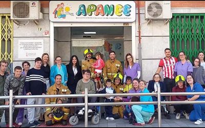 Los chicos de Apanee, participaron en un simulacro de emergencias con la colaboración de los bomberos de Torrevieja