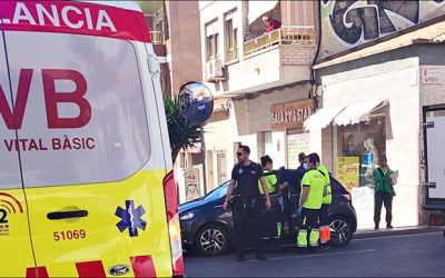 Inexplicable accidente entre dos vehículos en el cruce de Apolo y Caballero y Rodas