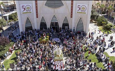 Las palmas tomaron Torrevieja en una procesión que abre la Semana Santa salinera