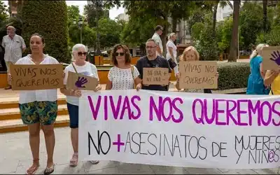 Torrevieja rinde homenaje con un minuto de silencio por el trágico asesinato en Antella