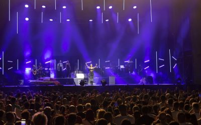 Éxito deslumbrante: India Martínez inaugura con fuerza el Festival “Brilla Torrevieja”.
