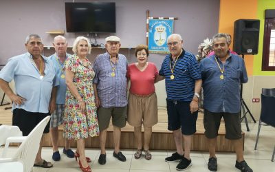 Los mayores disfrutan del emocionante Campeonato de Verano de Dominó.
