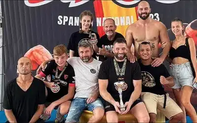 El Club de Lucha “Mano a Mano” Torrevieja brilla con una lluvia de medallas en La Nucía.
