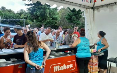 Arrancan las festividades de San Edmigio en el Parque de las Naciones con la apertura de la “Barraca Popular”.