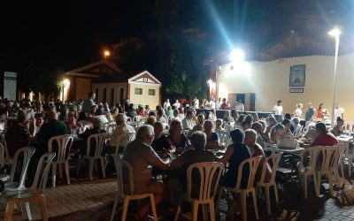 La Cofradía de San Juan Evangelista celebra su animada Verbena de Verano en el Parque de la Estación.