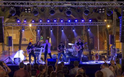“El Último de la Fila” protagoniza una noche inolvidable en La Mata durante las “Verbenas de Verano”.