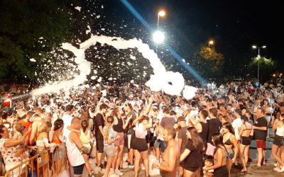 Torrevieja se llena de alegría y espuma en el cierre de las Fiestas de San Roque.