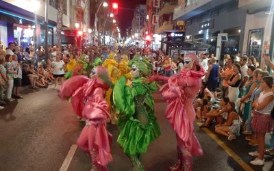 Emocionante Desfile de Verano en Torrevieja Reúne a Multitudes