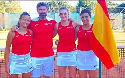 Charo Esquiva, orgullo del Club de Tenis Torrevieja en el Campeonato de Europa sub16 femenino por equipos.