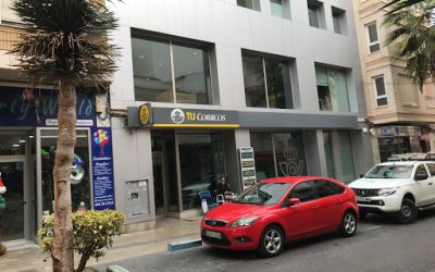 Correos en Torrevieja da un paso hacia el futuro: nuevas motos eléctricas y ciberseguras