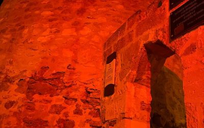 La emblemática Torre del Moro ilumina de esperanza el Día Mundial de Concienciación de Duchenne