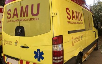 Intervención urgente del SAMU salva a un octogenario en la playa de los Náufragos.