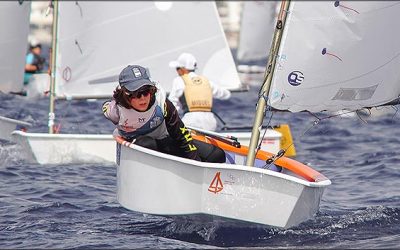 Izan Rogel del RCN Torrevieja destaca en el Open Clase Optimist en Altea.