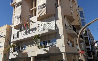 Podemos Torrevieja Cuestiona los Gastos del Ayuntamiento en Sueldos de Funcionarios