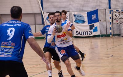 El Club Balonmano Mare Nostrum Torrevieja no logra imponerse al Cantera Sur almeriense en emocionante encuentro (16-21).