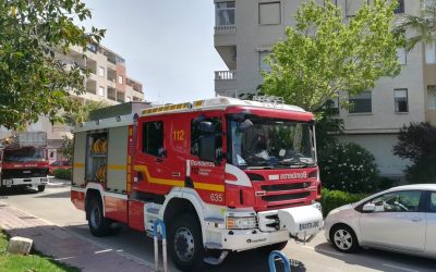 Desalojo Preventivo en un Edificio de Torrevieja Tras Incendio en Garajes