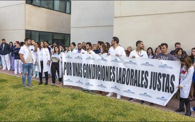 Protesta del Personal del Hospital Universitario de Torrevieja Ante la Inacción de la Consellería de Sanidad