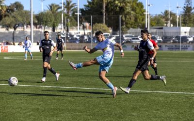 Empate en Casa para el Torrevieja CF Frente al Villajoyosa, Pero Conservan el Liderato