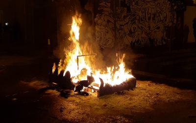 La Hoguera Molinos del Calvario Celebra su Medio Año Festero con la Cremá de un Monumento Fogueril
