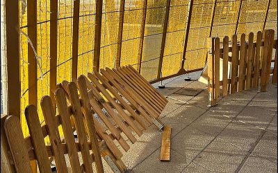 Vandalismo en el Árbol de Navidad del Hombre del Mar Causa Indignación en Torrevieja