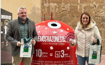 “Tenemos Razones de Peso”: Ecovidrio y Torrevieja Se Unen para Impulsar el Reciclaje de Vidrio en Navidad