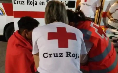 Llega una Patera a la Playa de Los Locos en Torrevieja con Trece Personas a Bordo