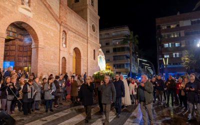 Emotiva Procesión de las Antorchas en Honor a Nuestra Señora de Lourdes en Torrevieja