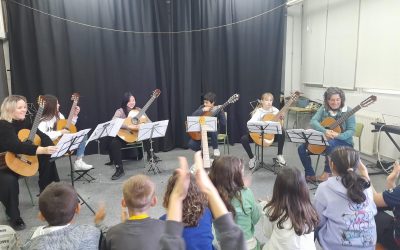 Estudiantes del Conservatorio “Francisco Casanovas” Encantan a Escolares con Conciertos Didácticos