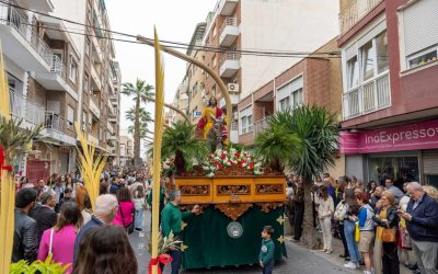 Torrevieja da la bienvenida a la Semana Santa con una emotiva Procesión de las Palmas