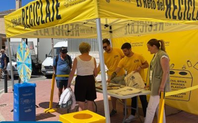 Torrevieja recibe al equipo de “El Reto del Reciclaje” de ECOEMBES