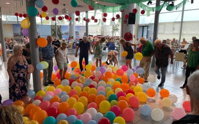 Gran Diversión en la “Fiesta de los Globos” para los Mayores en el CMO