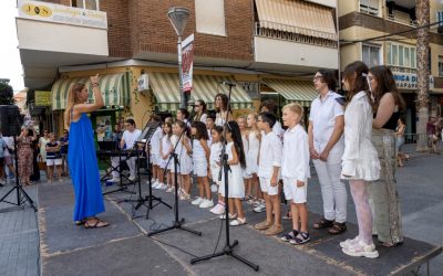 La Escuela Coral Municipal Encanta en los Conciertos Callejeros del 70º Certamen de Habaneras