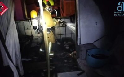 Rápida Actuación de Bomberos Controla Incendio en Torrevieja