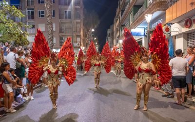 Torrevieja se engalana con el colorido Desfile de Verano 2024
