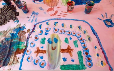 Taller creativo en la Biblioteca Municipal: los niños aprenden a hacer marcapáginas con mandalas