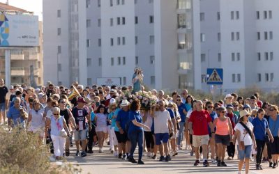 La Virgen del Rosario Recorrida en Procesión Durante la Emotiva Romería en La Mata