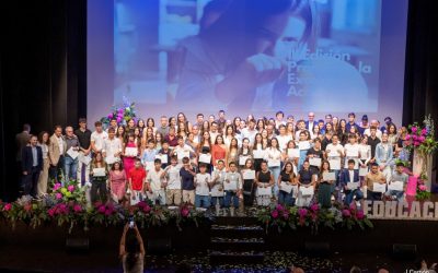 El Ayuntamiento de Torrevieja premia a 103 jóvenes por su excelencia académica