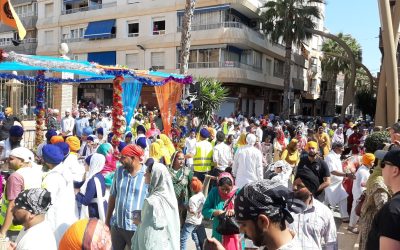 La comunidad india de Torrevieja celebra el natalicio de Guru Granth Sahib con un colorido desfile