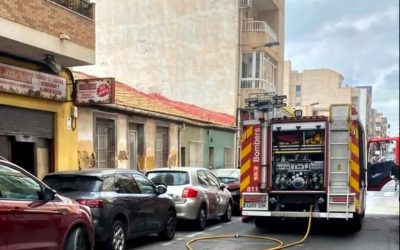 Incendio en un cuadro eléctrico en la calle Antonio Machado provoca evacuación de dos personas