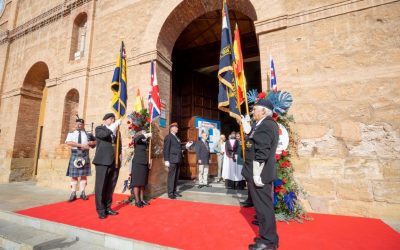 Torrevieja celebró junto a la colonia británica el “Día de la Amapola” con un homenaje a las víctimas de la DANA en Valencia